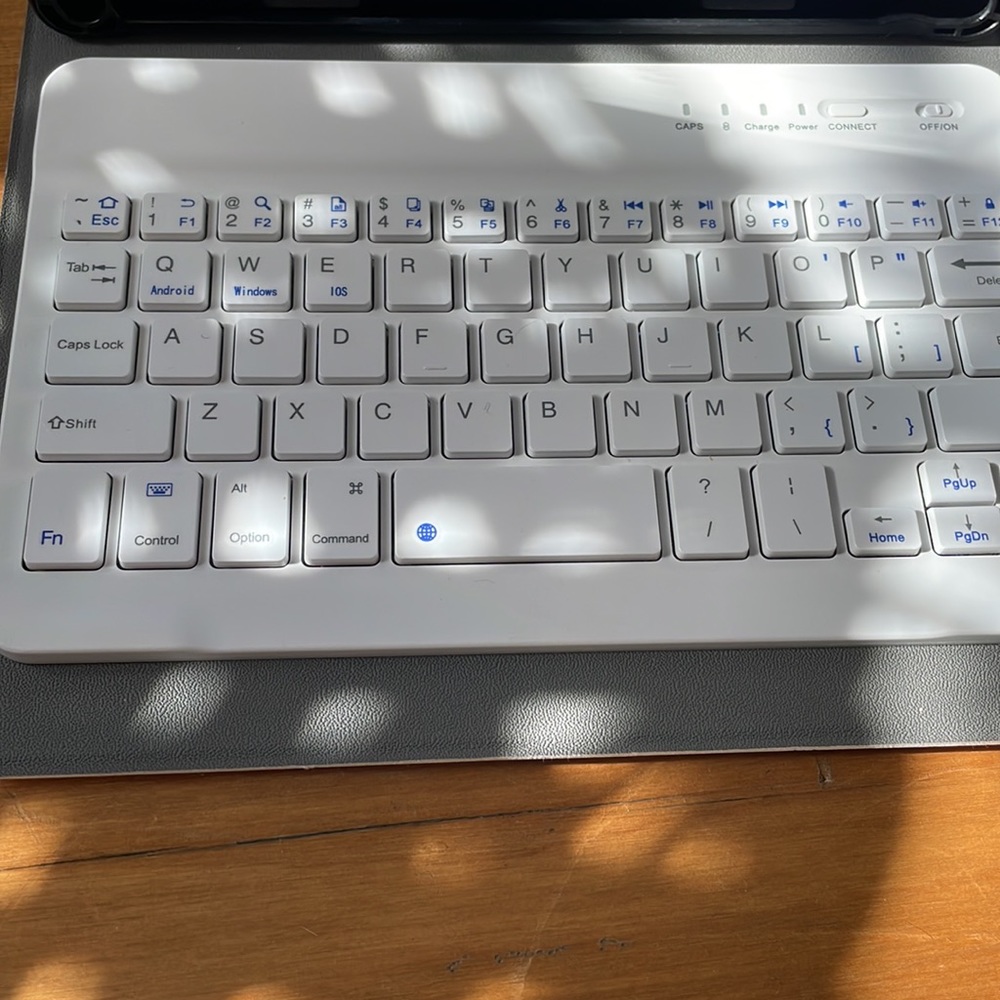 Original iPad mini w/ keypad - Picture 2 of 4
